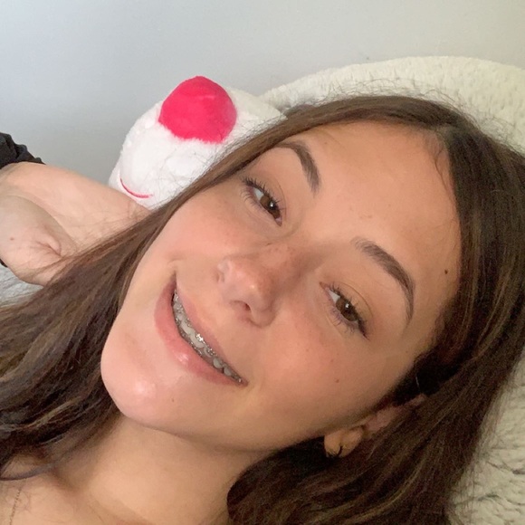 Meet your Posher, Cam - Picture 2 of 3